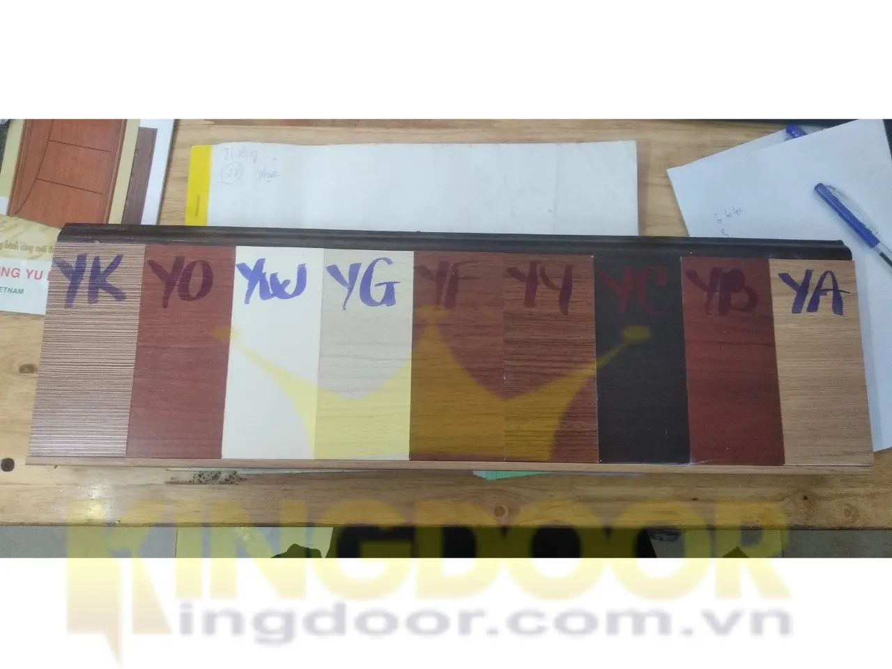 Bảng màu cửa nhựa giả gỗ Đài Loan.