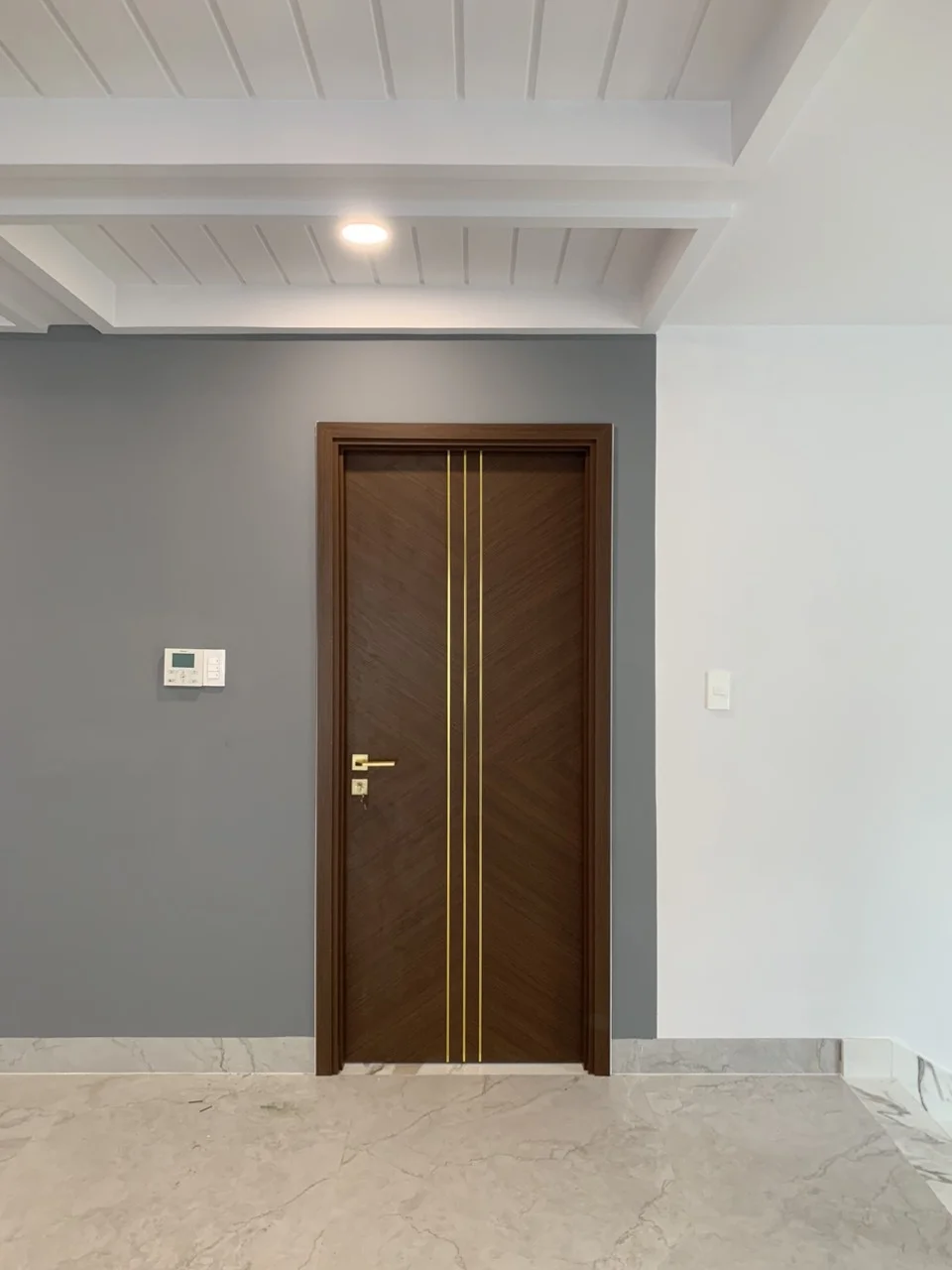 cua-go-mdf-laminate-tai-da-lat