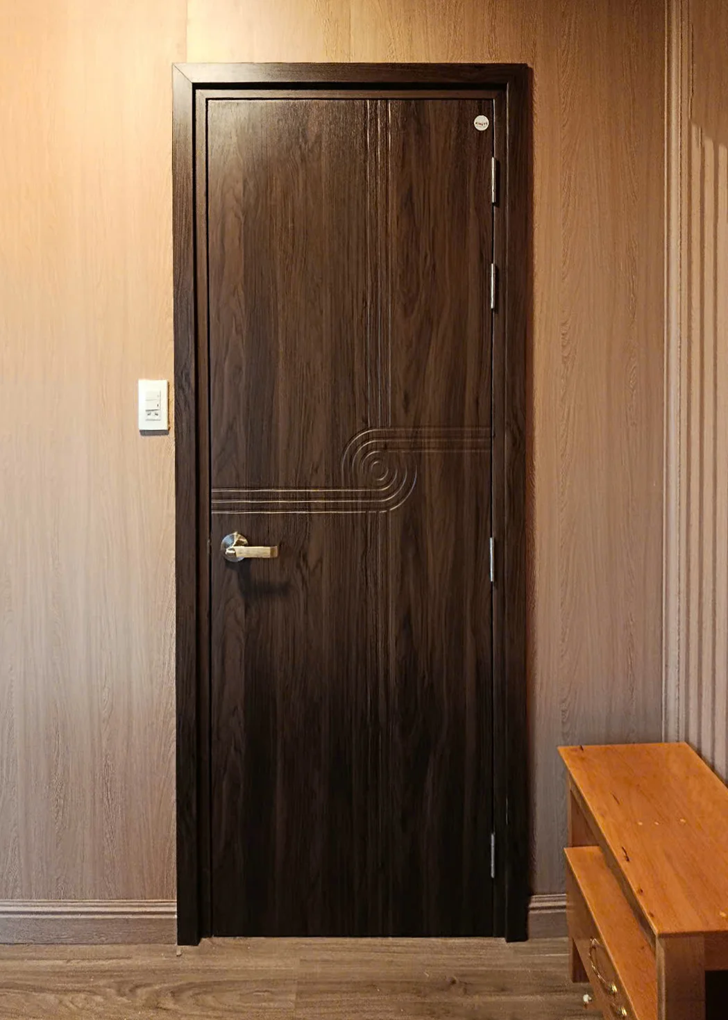 cua-nhua-composite-tai-binh-tan