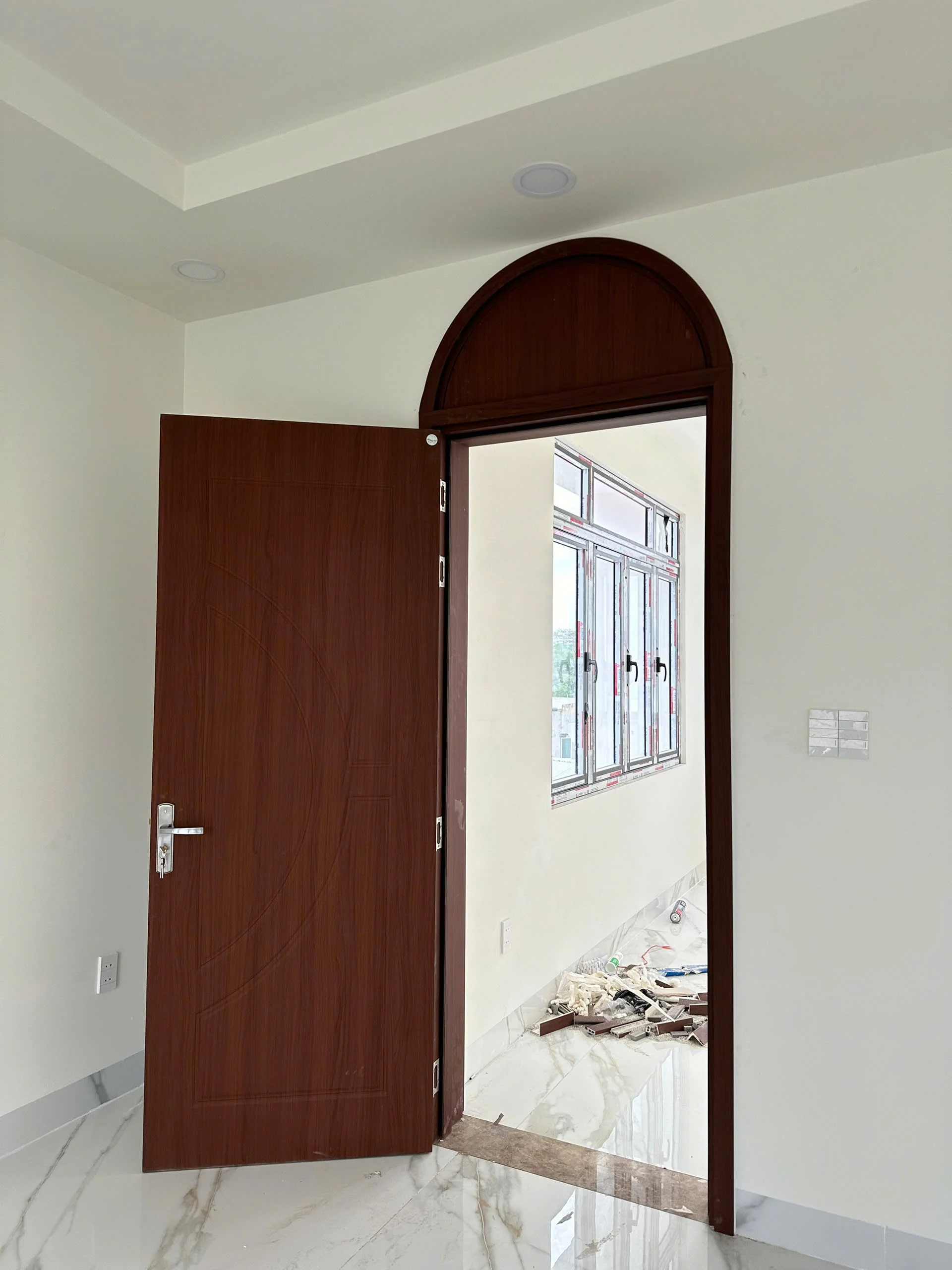 gia-cua-nhua-composite-tai-tay-ninh