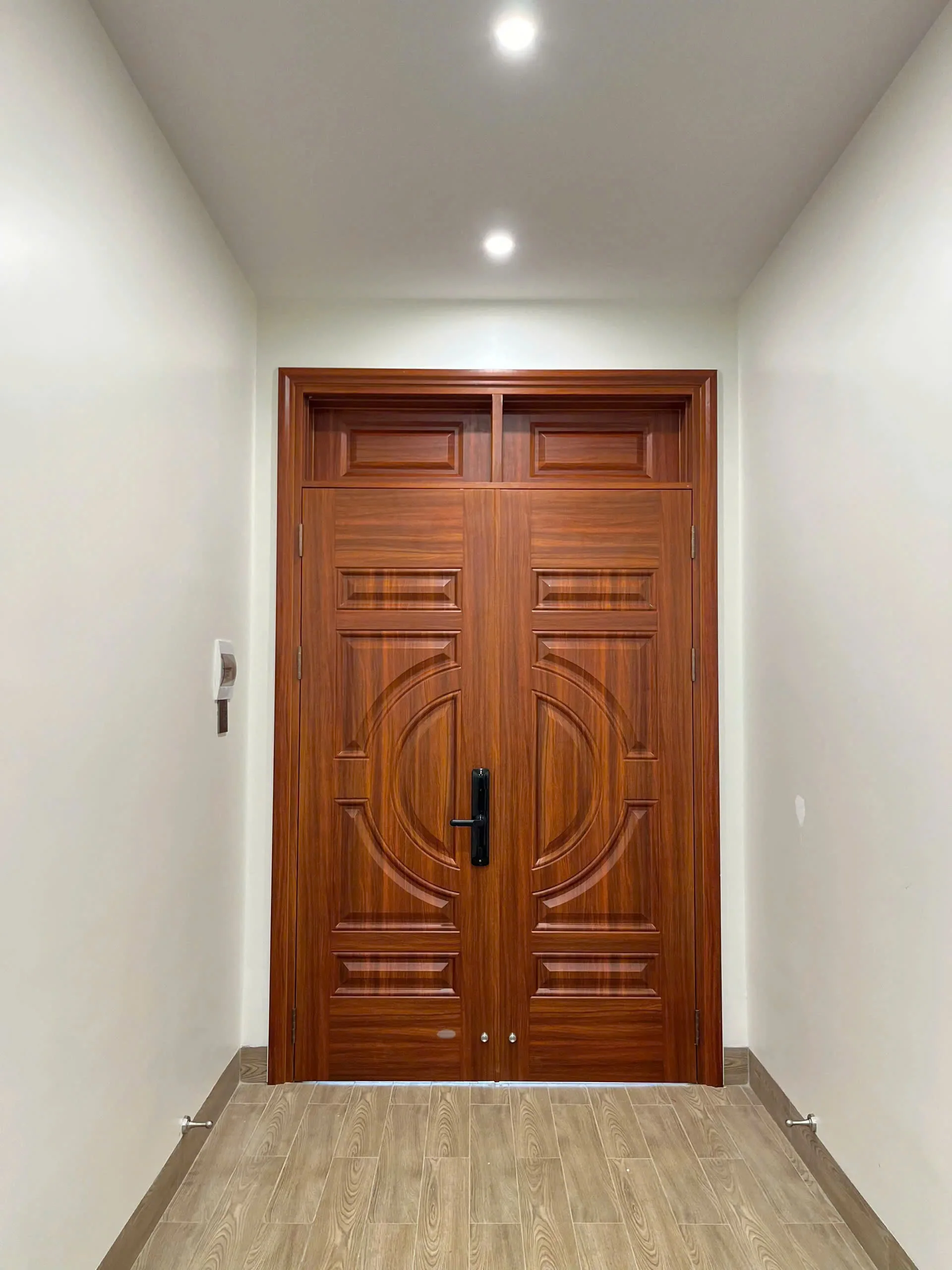 cua-thep-van-go-tai-phuong-sai-gon