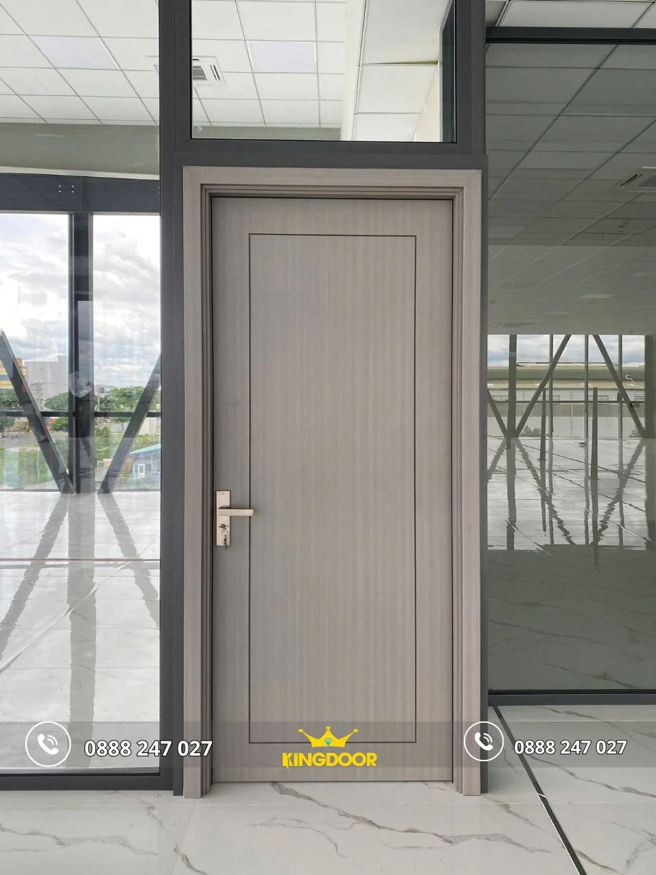 cua-go-carbon-tai-phuong-ben-thanh