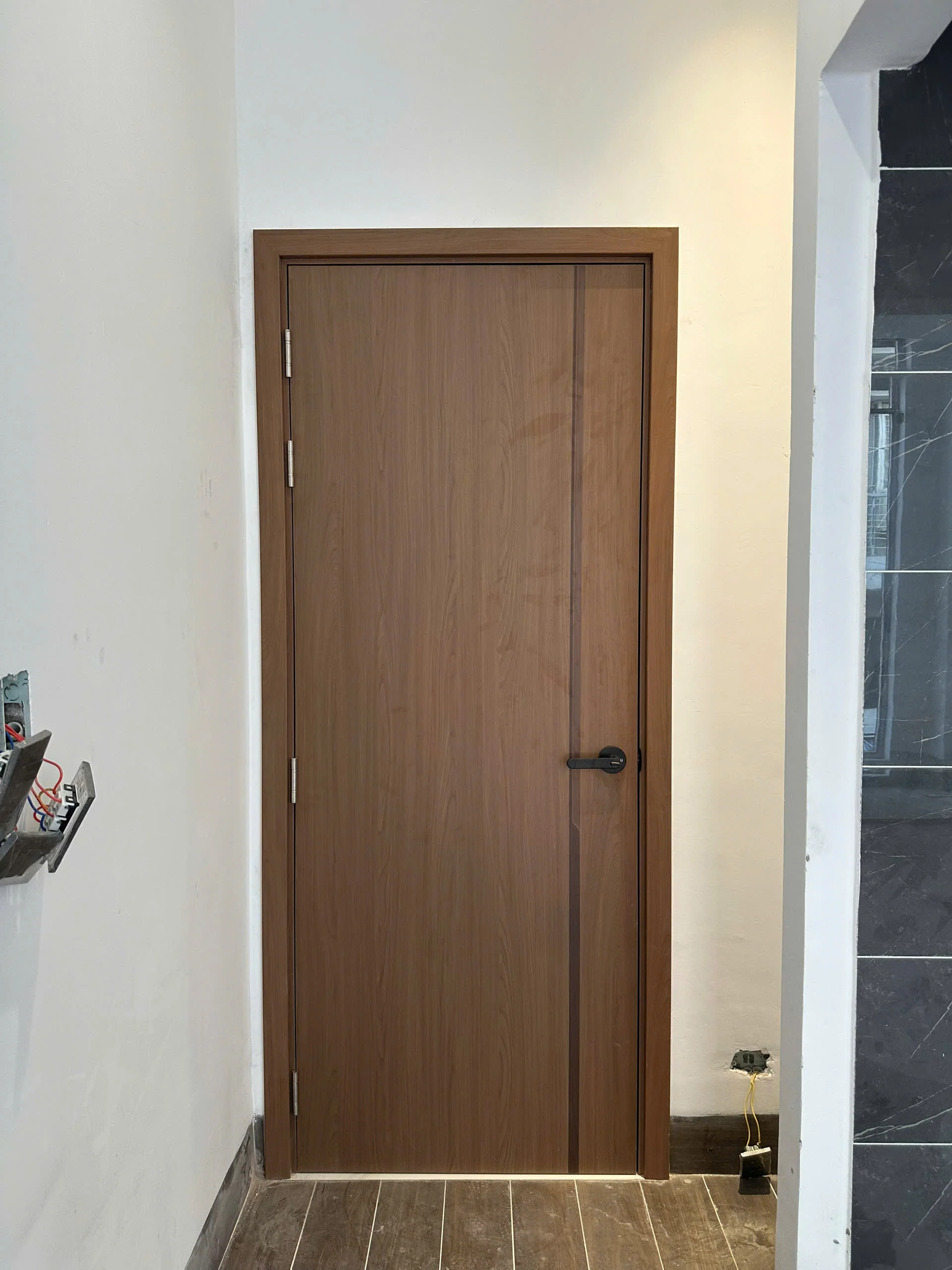 cua-go-carbon-tai-phuong-phu-thuan-tp-hcm