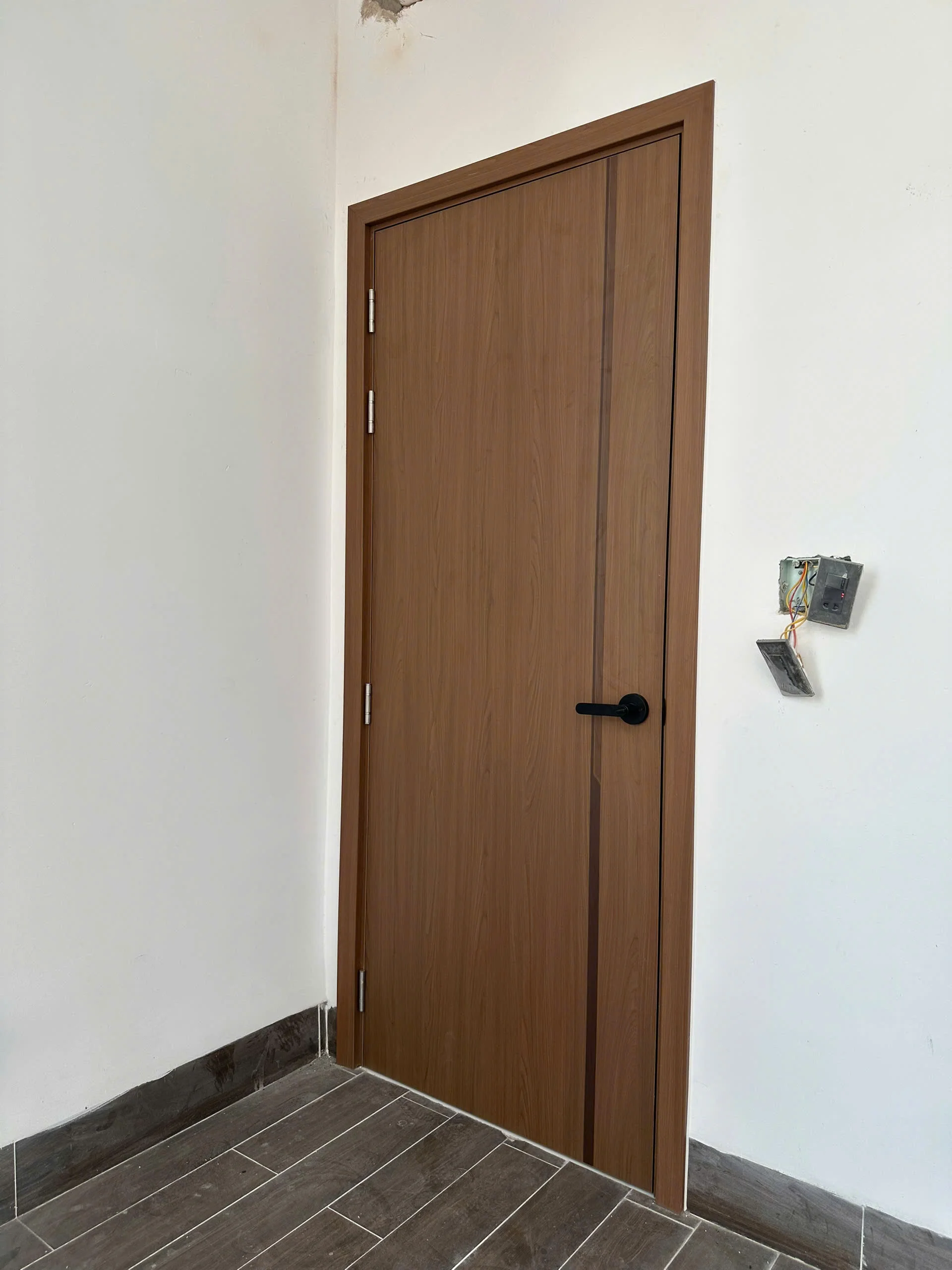 cua-go-carbon-tai-phuong-phu-thuan-tp-hcm