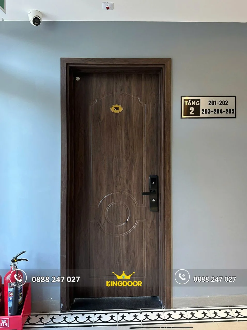 cua-nhua-composite-tai-duc-hoa-long-an