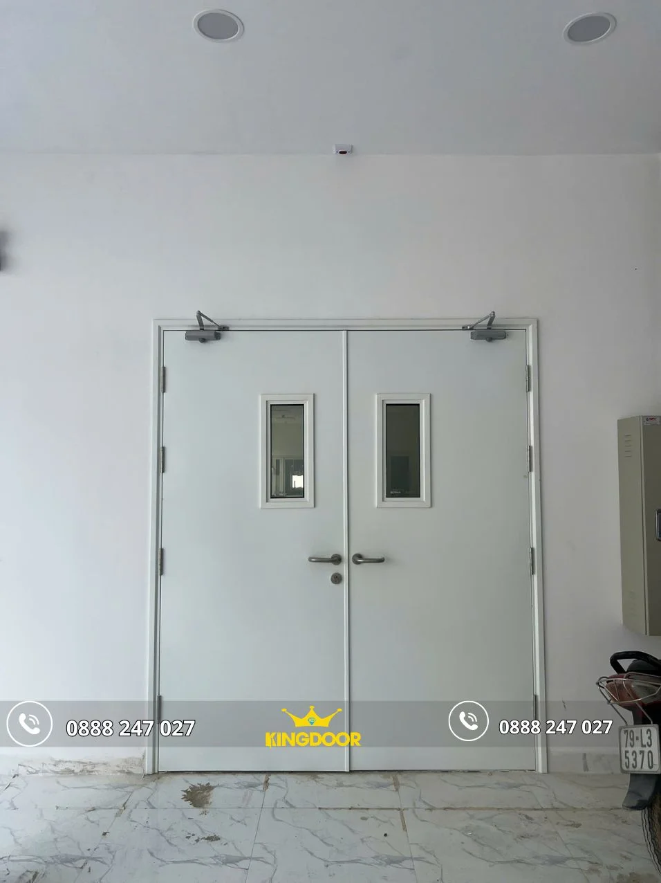 gia-cua-thep-chong-chay-tai-phu-nhuan