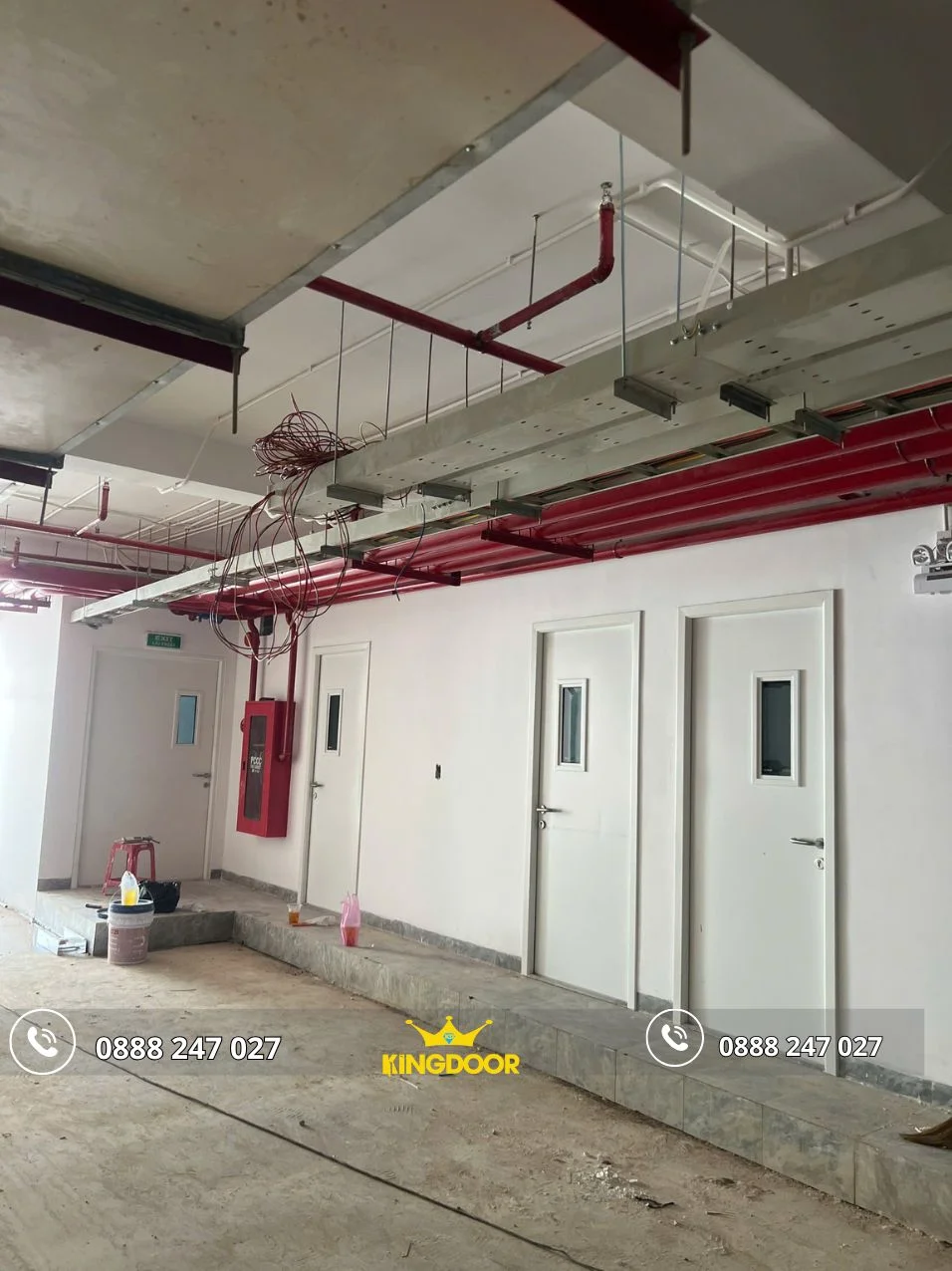 gia-cua-thep-chong-chay-tai-phu-nhuan