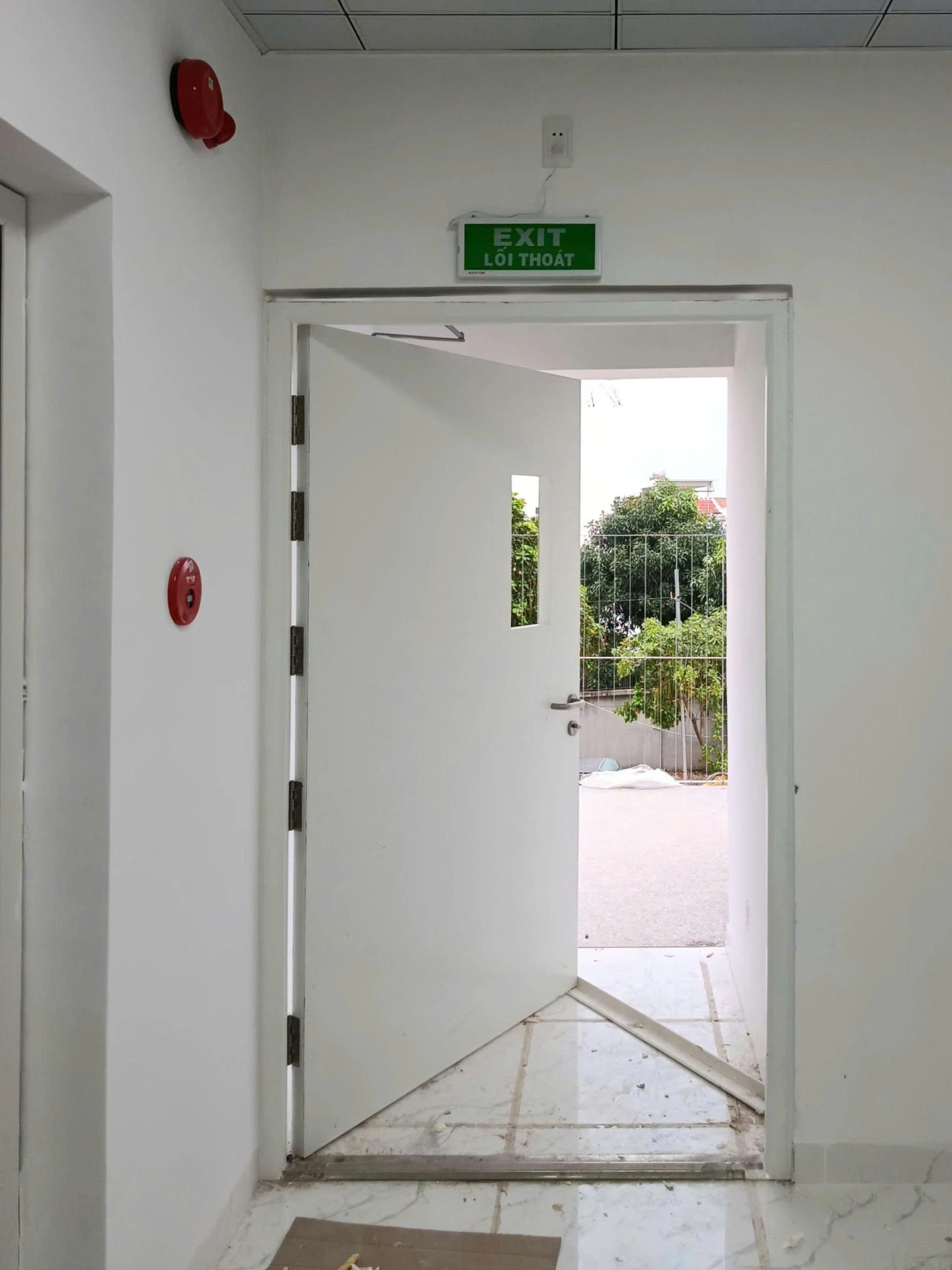 cua-thep-chong-chay-tai-phuong-ban-co