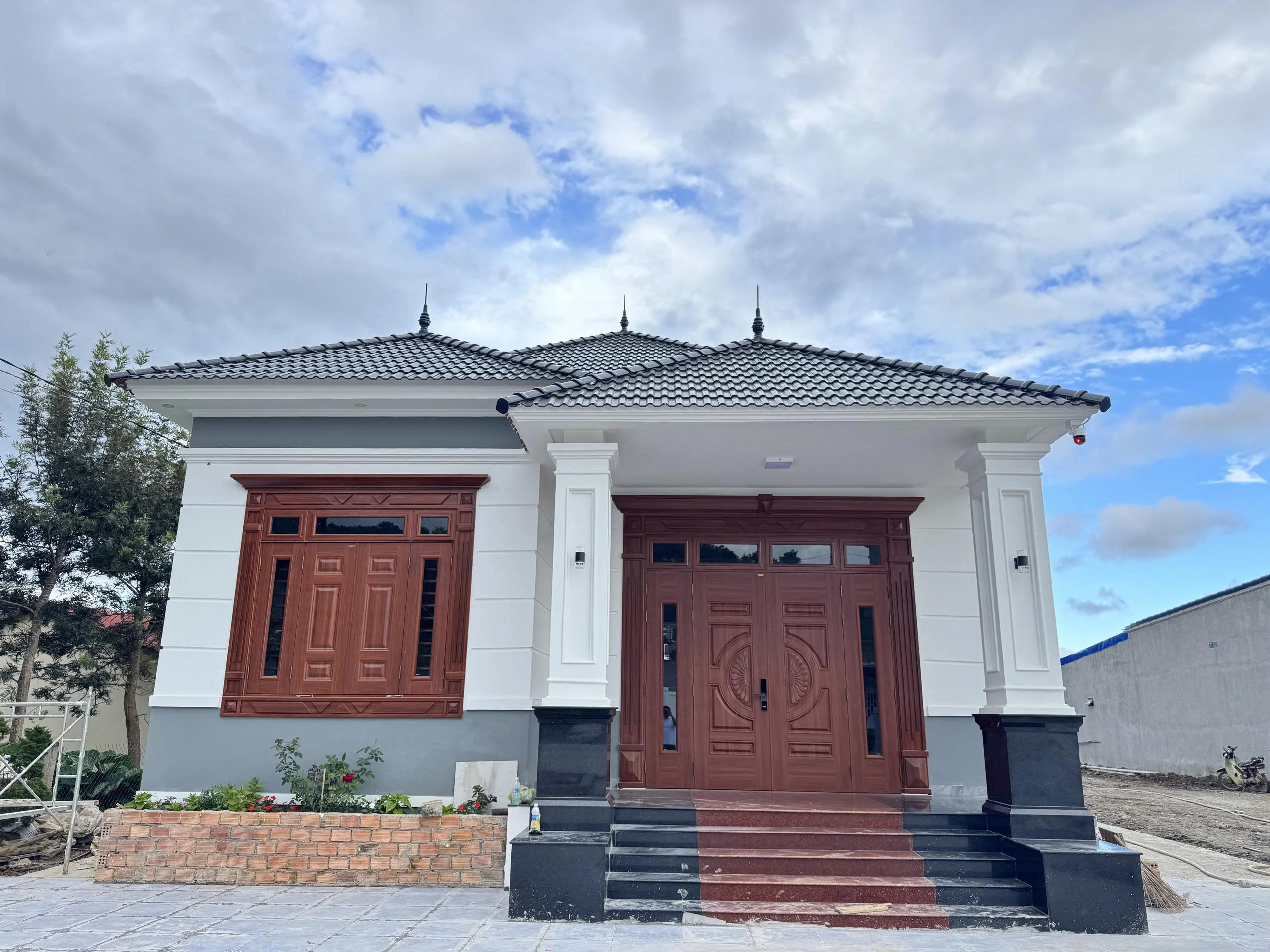 cua-thep-van-go-tai-da-lat