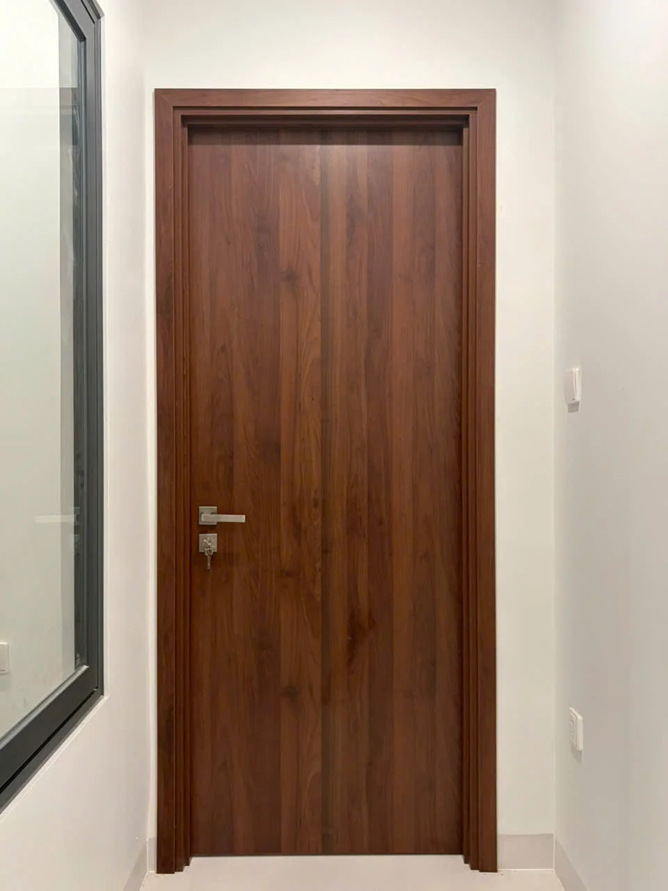 cua-go-mdf-laminate-tai-thu-duc